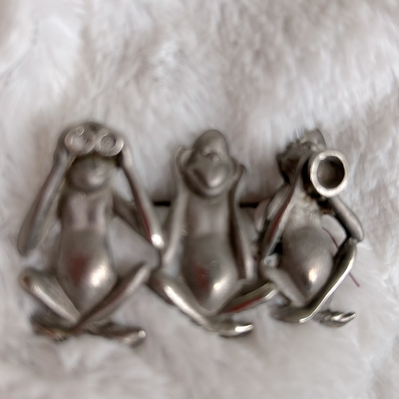 Silly Silver Monkeys hear no evil, see no evil speak no evil metal/ New brooch - Picture 4 of 10